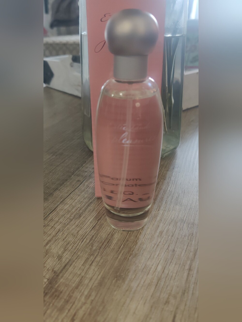 Estée Lauder Pleasures Eau de Parfum - Clear Bottle - Picture 5 of 6